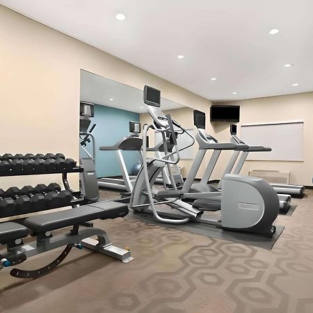 Dubuque Inn & Suites Экстерьер фото