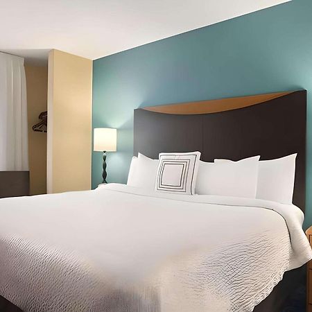 Dubuque Inn & Suites Экстерьер фото