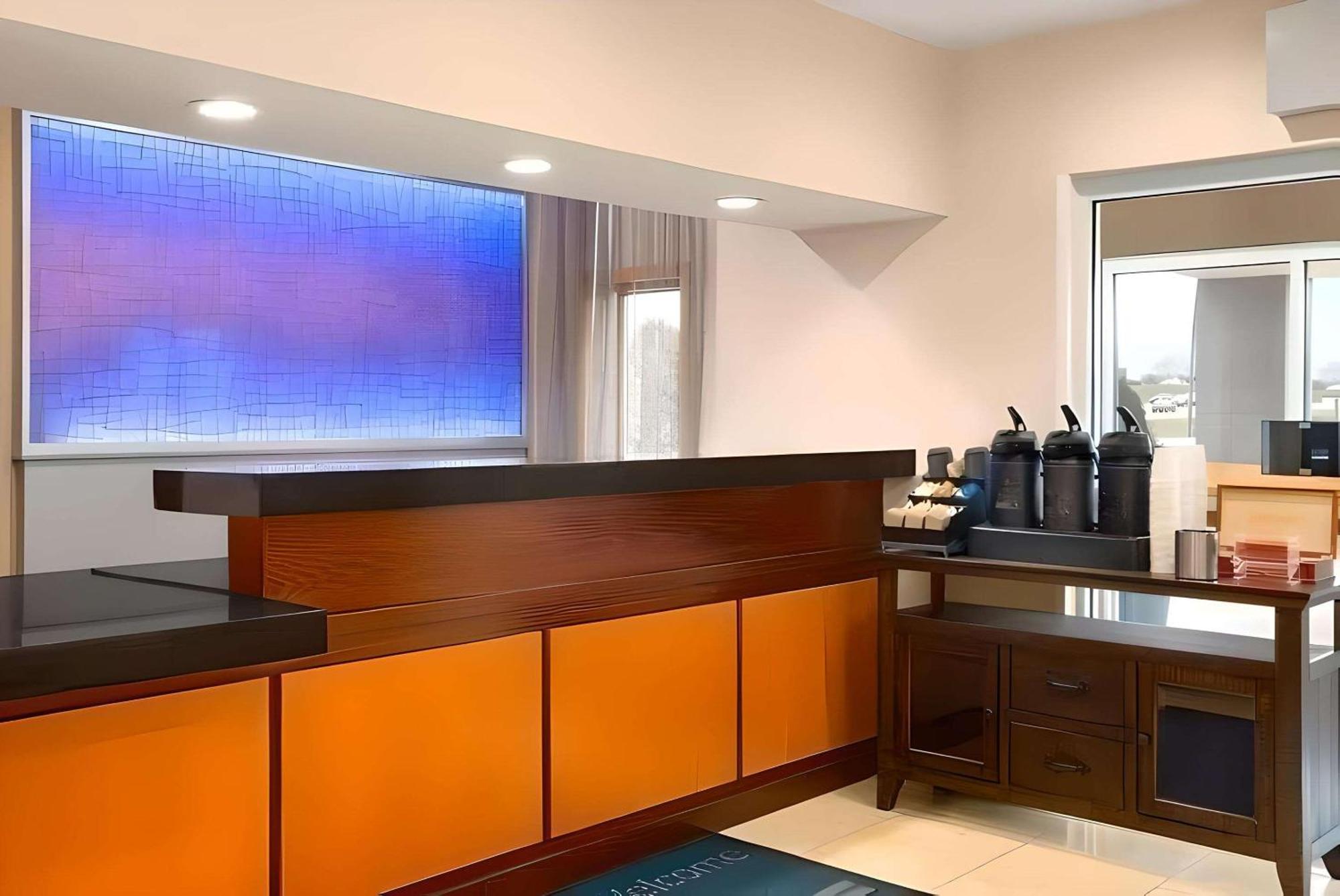 Dubuque Inn & Suites Экстерьер фото