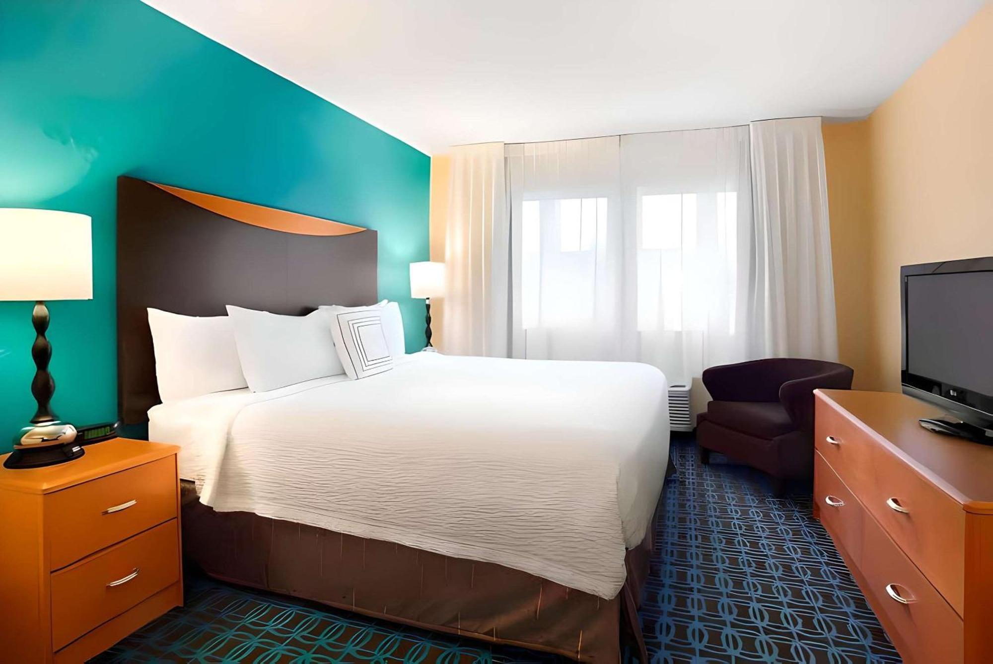 Dubuque Inn & Suites Экстерьер фото