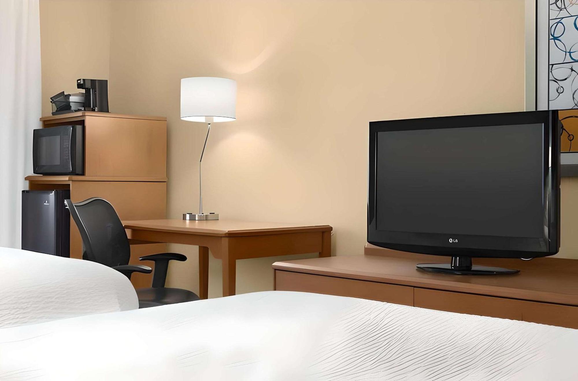 Dubuque Inn & Suites Экстерьер фото