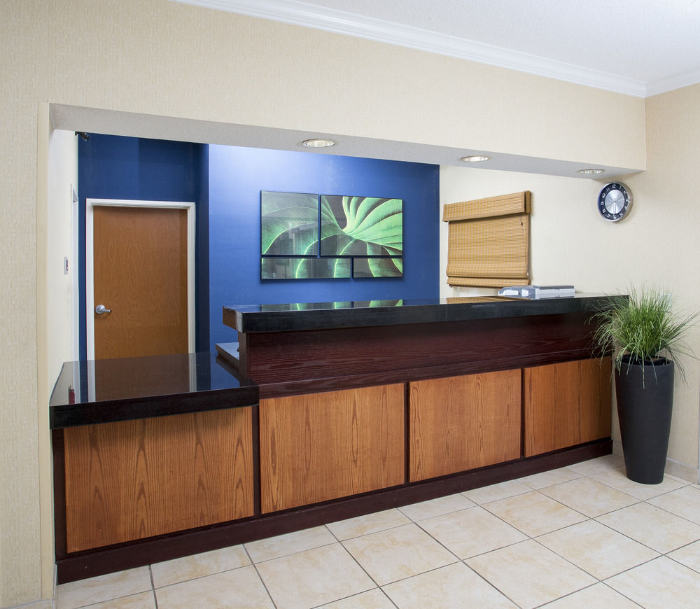 Dubuque Inn & Suites Экстерьер фото