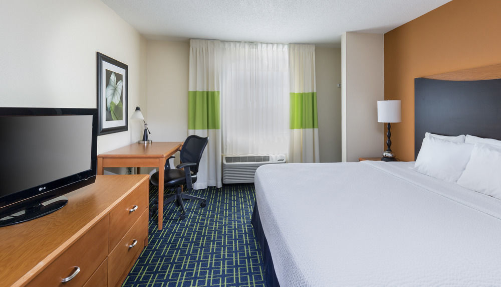 Dubuque Inn & Suites Экстерьер фото