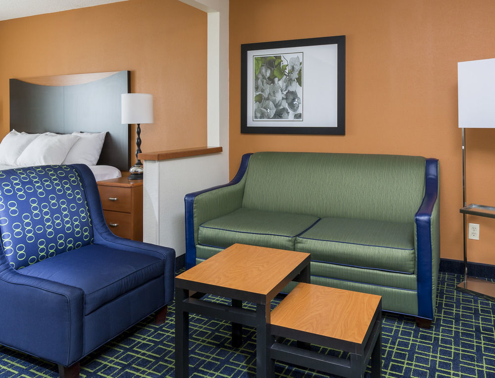 Dubuque Inn & Suites Экстерьер фото